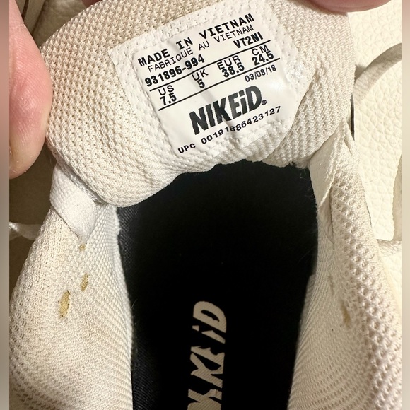 NIKE Air Max 90 Premium, 7.5 Leather White & Gold - Picture 8 of 11